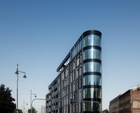 new-iron-residential-building-with-curved-glazed-corners-13