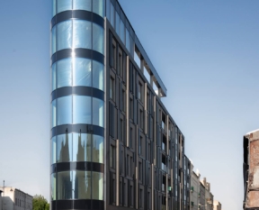 new-iron-residential-building-with-curved-glazed-corners-14