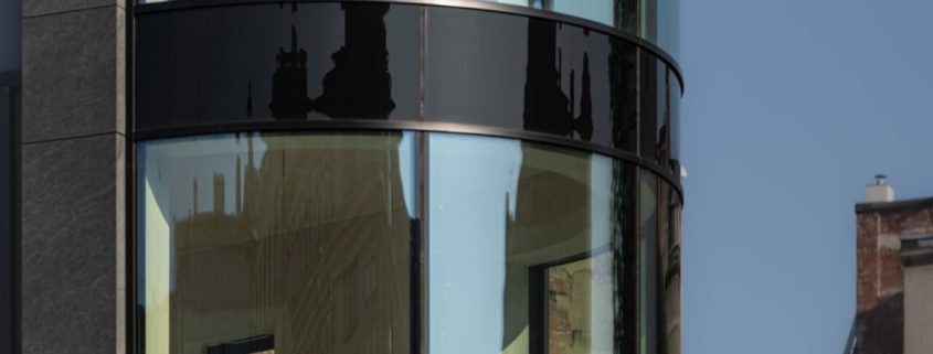new-iron-residential-building-with-curved-glazed-corners-15