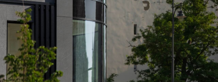 new-iron-residential-building-with-curved-glazed-corners-16