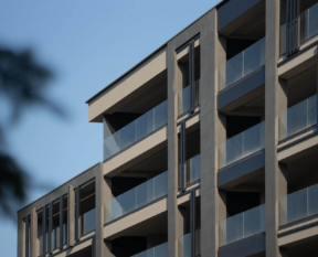 new-iron-residential-building-with-curved-glazed-corners-17