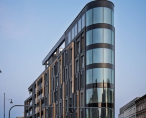 new-iron-residential-building-with-curved-glazed-corners-3