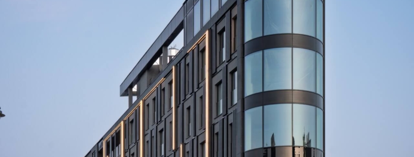 new-iron-residential-building-with-curved-glazed-corners-3