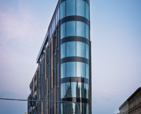 new-iron-residential-building-with-curved-glazed-corners-4