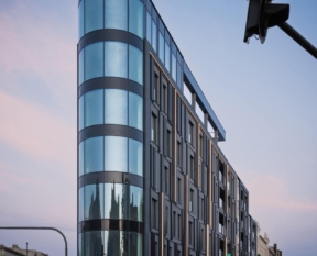 new-iron-residential-building-with-curved-glazed-corners-6