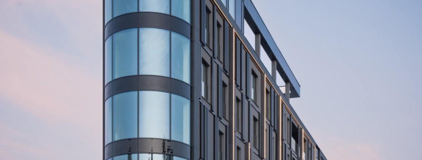 new-iron-residential-building-with-curved-glazed-corners-6