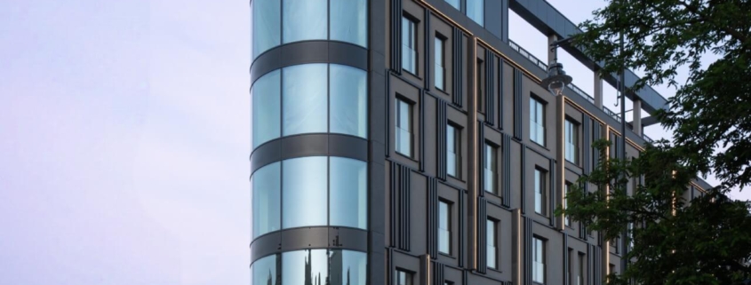 new-iron-residential-building-with-curved-glazed-corners-7