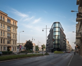 new-iron-residential-building-with-curved-glazed-corners-9